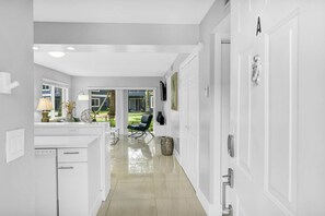 Interior - 340A - Boca Retreat w/ Pool, Parking, Near Evert Tennis & Shops (Boca Raton)