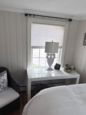 3 bedrooms, desk, WiFi, bed sheets - Nama-stay, sweet pink Saugatuck Shores beach cottage (Westport)