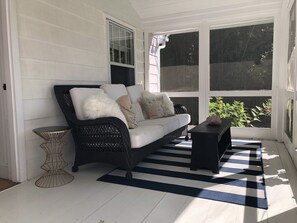 Tv, böcker, kontor och printers