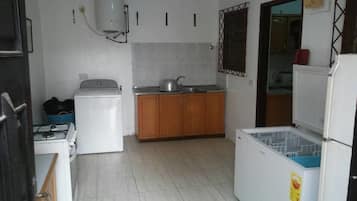Rumah, 3 kamar tidur, Bebas Asap Rokok | Dapur pribadi | Lemari es, microwave, oven, dan mesin pembuat kopi/teh