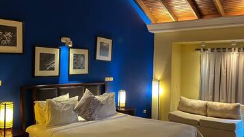 Junior Suite, 1 King Bed | 1 bedroom, minibar, in-room safe, desk