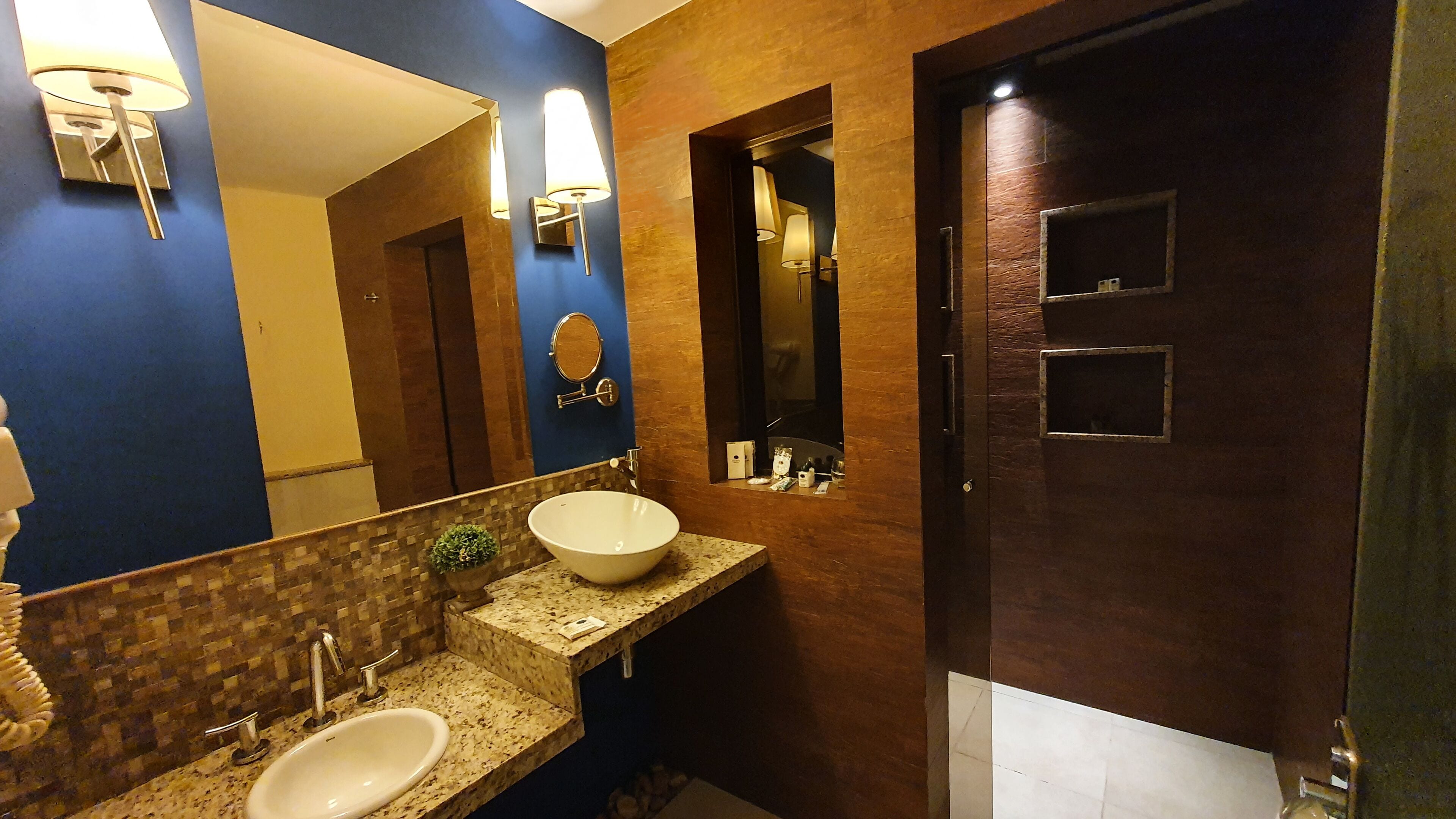 junior suite, 2 double beds | bathroom | shower, bidet, towels