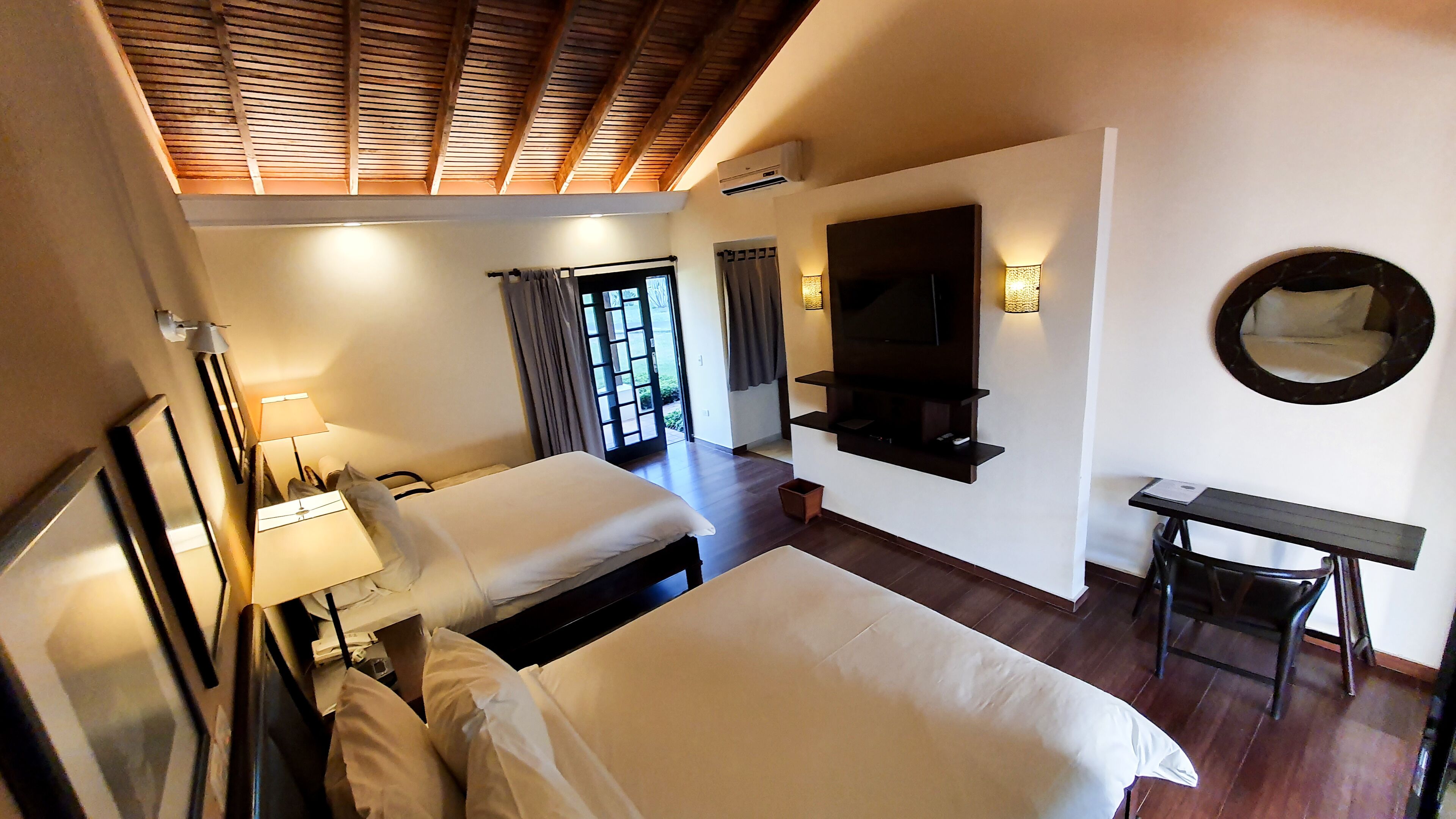 clasica 2 queen beds | 1 bedroom, minibar, in-room safe, desk