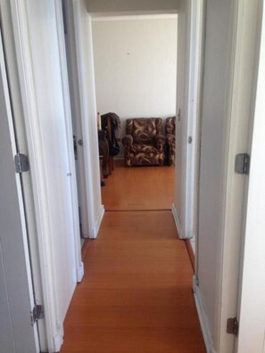 واي فاي مجانًا وملاءات أسرّة