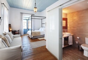 Family Room (Superior) | In-room safe, free WiFi, bed sheets