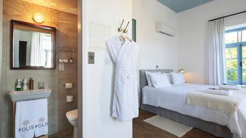 Shower, free toiletries, hair dryer, bathrobes