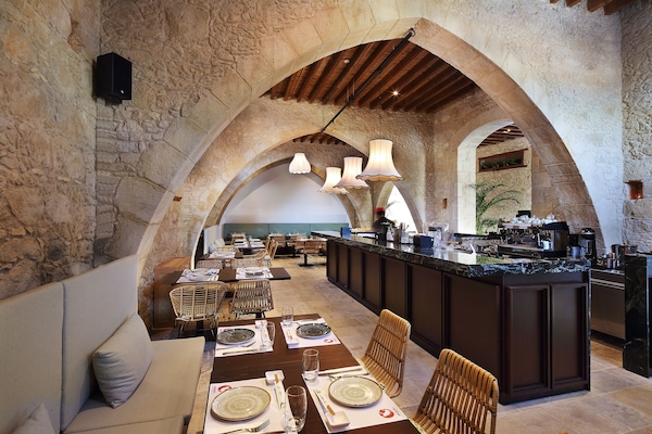 Se sirven desayunos, comidas y cenas