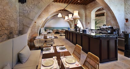 Polis 1907 by Louis Hotels