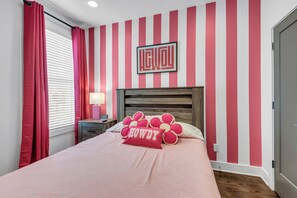 4 bedrooms, iron/ironing board, free WiFi