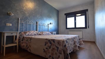5 habitaciones, tabla de planchar con plancha y wifi gratis