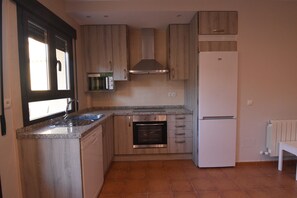 Fridge, microwave, oven, stovetop - Self catering Tradición Rural for 8 people (Nieva)