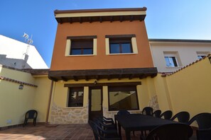 Outdoor dining - Self catering Tradición Rural for 8 people (Nieva)