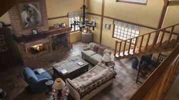 Télévision, cheminée