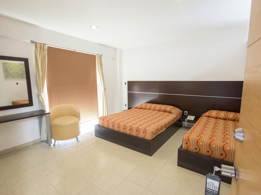 Standaard tweepersoonskamer, 2 queensize bedden | Een strijkplank/strijkijzer, gratis wifi, beddengoed