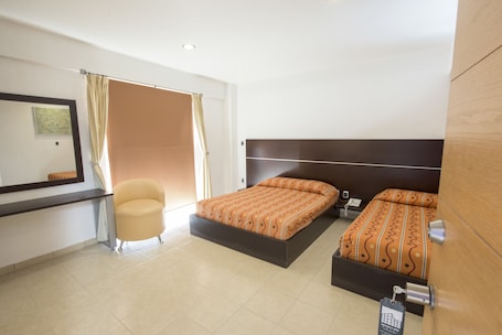 Standard Double Room, 2 Queen Beds. Hotel Oaxaca Inn Express