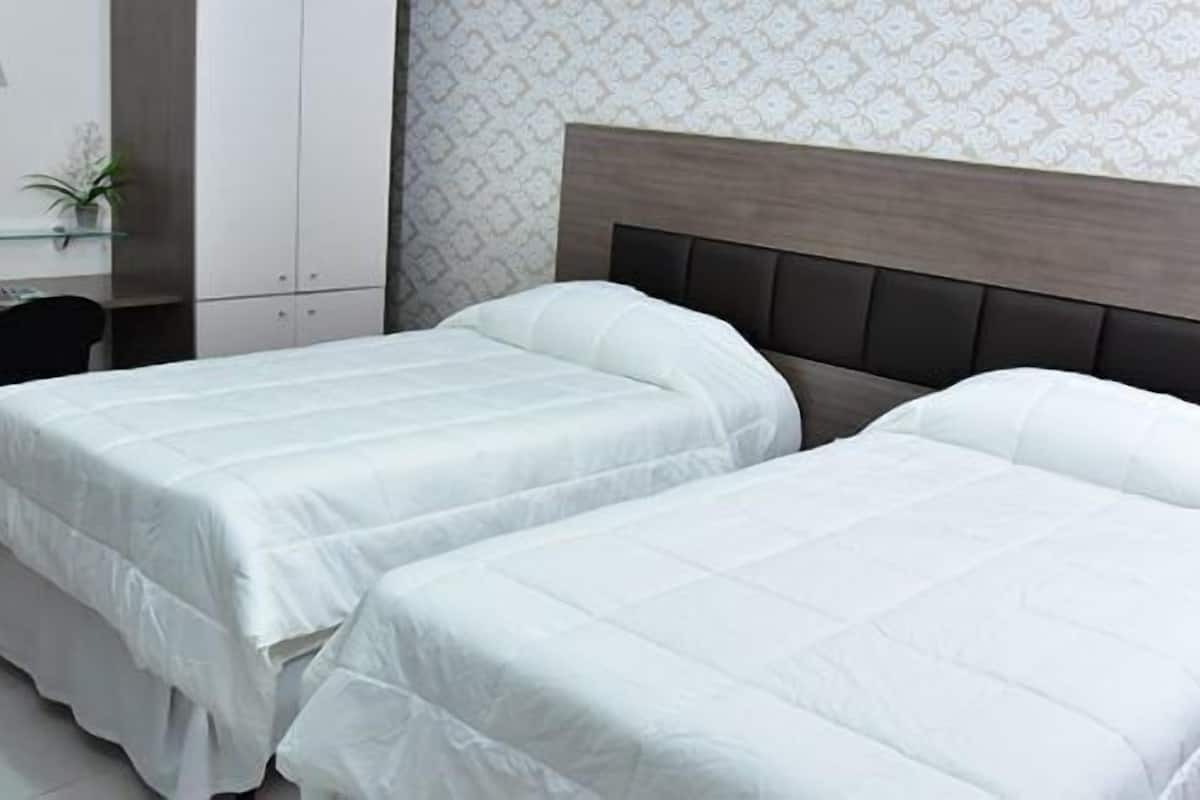 standard twin room | minibar, desk, laptop workspace, blackout curtains