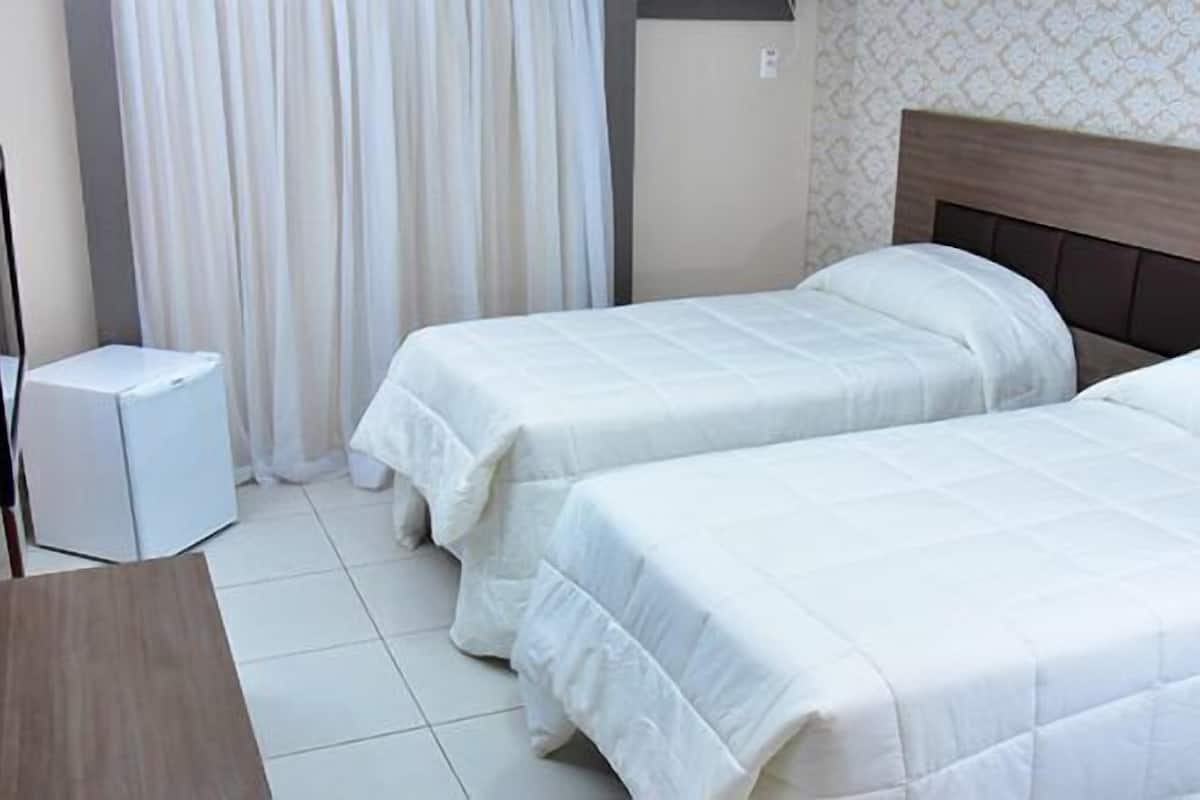 standard twin room | minibar, desk, laptop workspace, blackout curtains