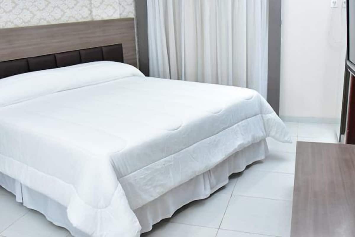 standard double room | minibar, desk, laptop workspace, blackout curtains