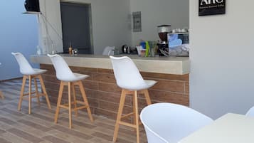 Bar (in der Unterkunft)