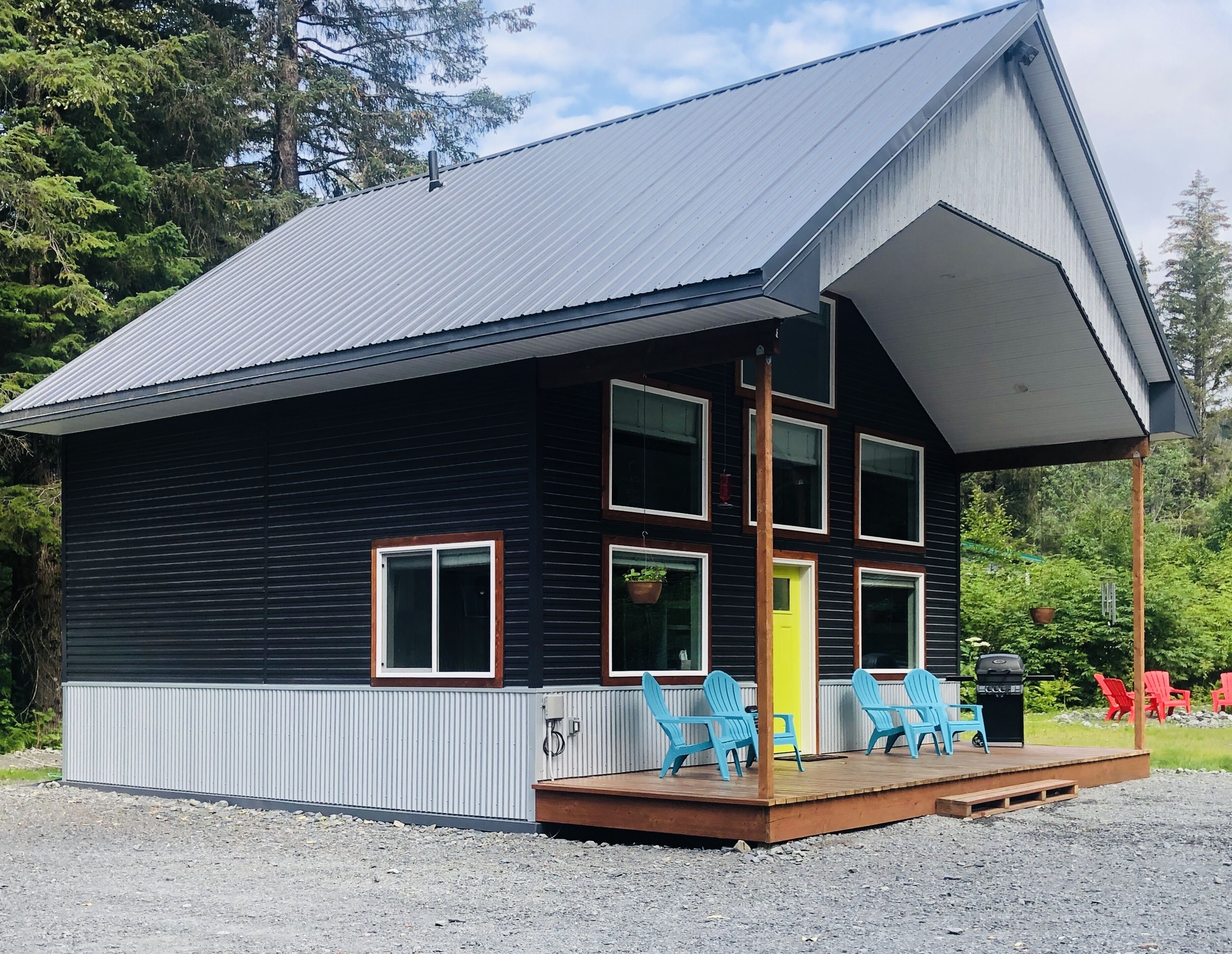 Cozy, modern home in Seward, Alaska!