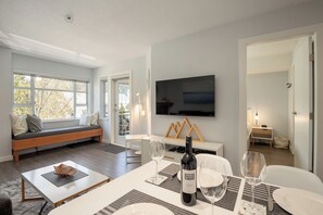 TV, fireplace, streaming services