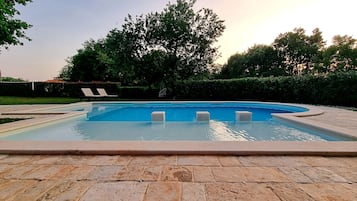 Piscine extérieure, piscine chauffée