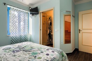 3 bedrooms, iron/ironing board, travel cot, free WiFi - Villa Parun With heated pool, EV friendly -Your private Shelter From City Crowds (Barban)