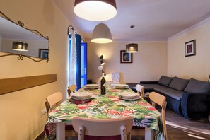 Dining - Villa Parun With heated pool, EV friendly -Your private Shelter From City Crowds (Barban)