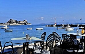 Outdoor dining - Corfu-town Apartment best location/2BR/lift/removed/smart<br>TV+Netflix.<br>  (Kerkira)