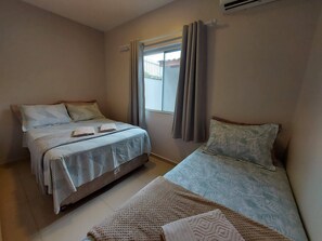 2 quartos, escrivaninha, ferros/tábuas de passar roupa