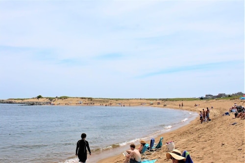 10 Mins From Downtown | Walk to Beach & Lighthouse