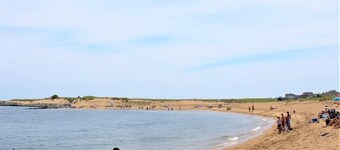 10 Mins From Downtown | Walk to Beach & Lighthouse