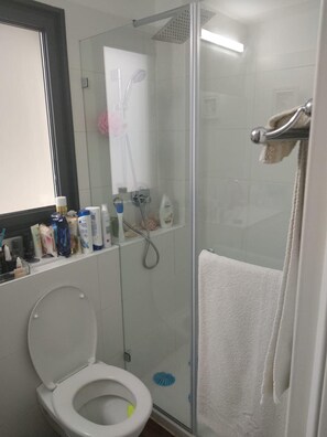 Bathroom - Beautiful 1 Bedroom in New GINDI Complex (Tel Aviv-Yafo)