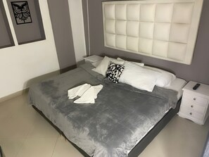 10 bedrooms, in-room safe, iron/ironing board, free WiFi