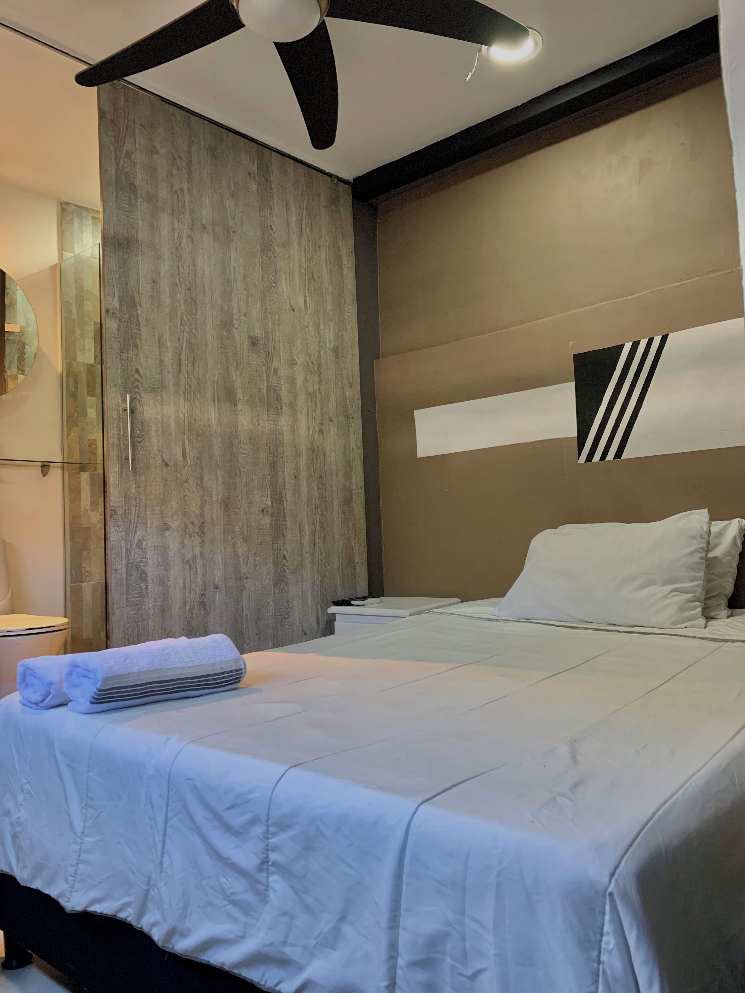 10 habitaciones y caja de seguridad en la habitación 