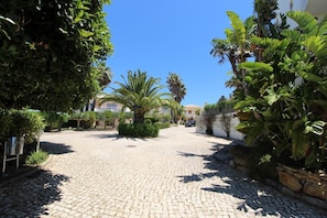 Property grounds - Private flat with sea view in a complex with great swimming pool area. (Lagos)