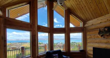 Fantastic view! Arcade, Jacuzzi, Family Friendly Cottage!