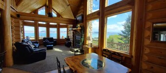 Fantastic view! Arcade, Jacuzzi, Family Friendly Cottage!