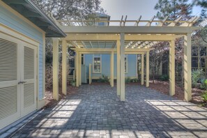 House, 4 Bedrooms | Terrace/patio