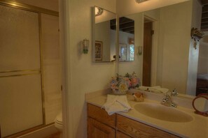 Bathroom - Holly's Hideaway (Zephyr Cove)