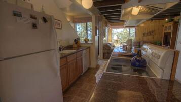 Microwave, kompor, mesin pencuci piring, dan mesin pembuat kopi/teh