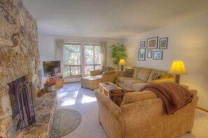 Condo, Multiple Beds, Balcony | Living area