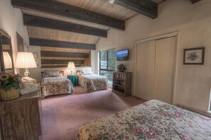 Casa, varias camas, alberca privada, vista a la alberca | 2 habitaciones y wifi gratis