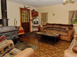 Cabin, Private Bathroom, Mountain View (Cedarwood Lodge) | Miscellaneous