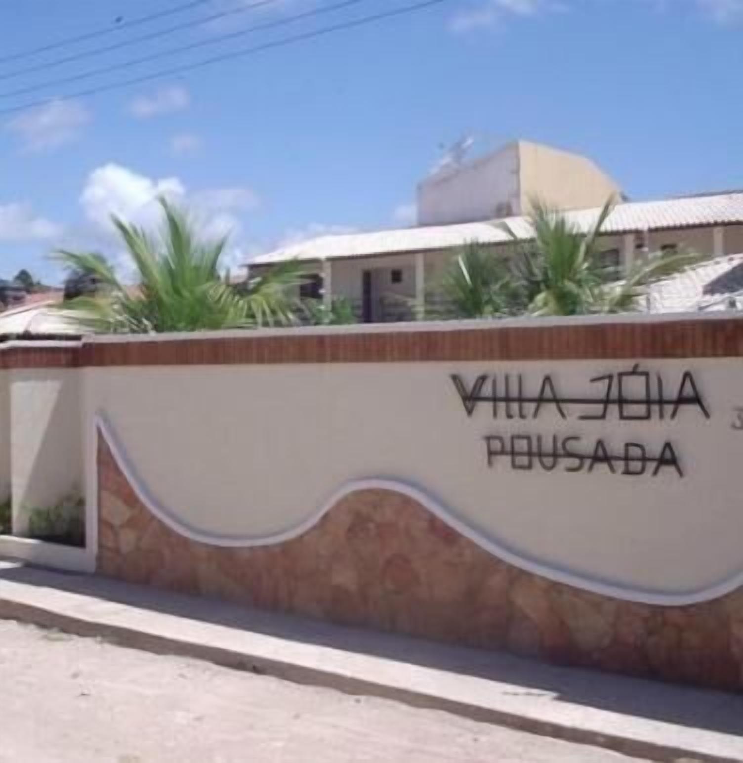 Placa de Villa Joya em Pousada.