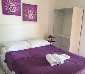 Minibar, Bügeleisen/Bügelbrett, kostenloses WLAN, Bettwäsche