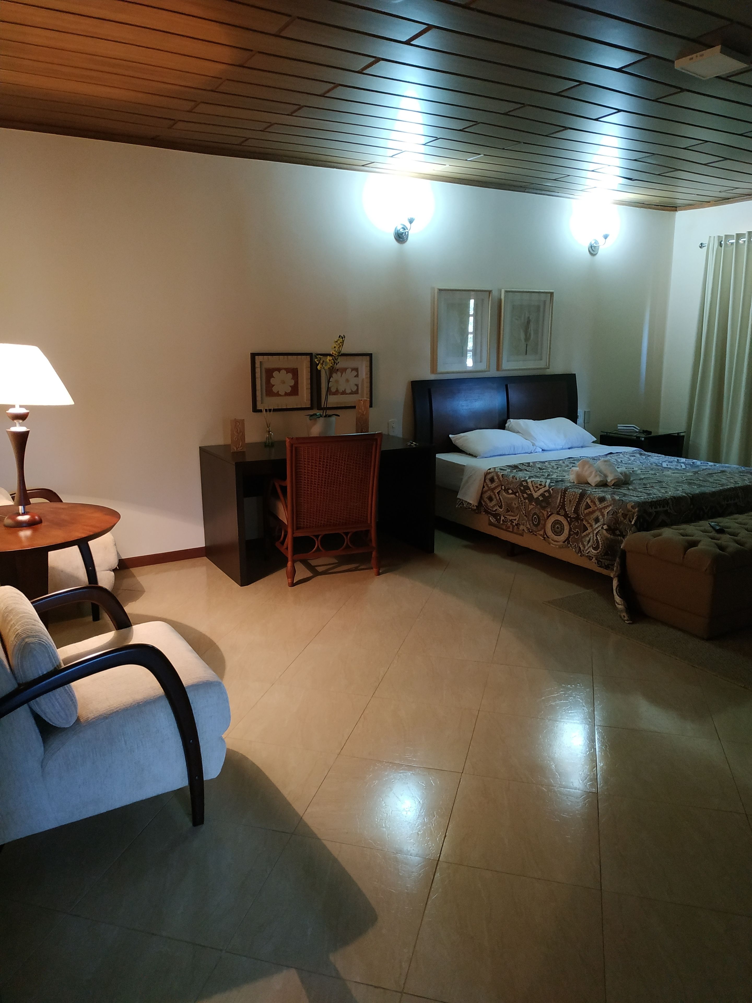 Premium Twin Room, 1 Queen Bed, Jetted Tub, Hill View | Individually decorated, individually furnished, free WiFi, bed sheets