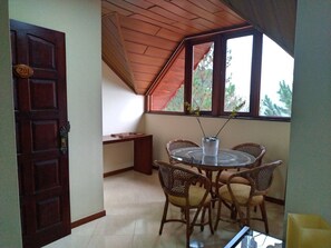 Premium Suite, 1 Queen Bed, Bathtub, Courtyard View | Individually decorated, individually furnished, free WiFi, bed sheets