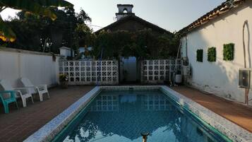 Piscine extérieure (ouverte en saison)