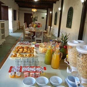 Free daily continental breakfast 